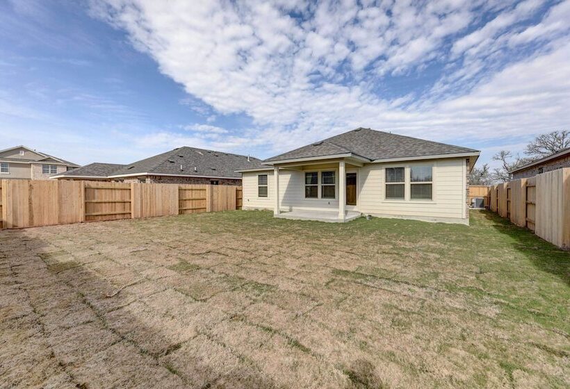 Bastrop Home W/ Yard, 28 Mi To Austin!