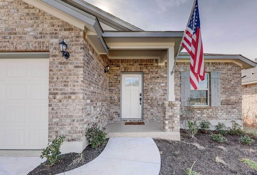 Bastrop Home W/ Yard, 28 Mi To Austin!