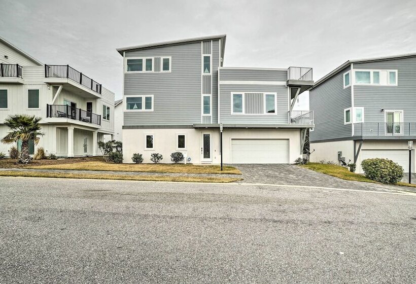 Beach Retreat W/ Rooftop Deck, Walk To Beach!