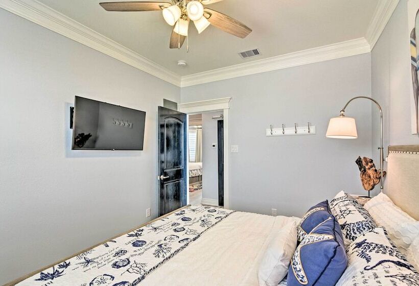 Beachfront Freeport Retreat: 16 Mi To Downtown!