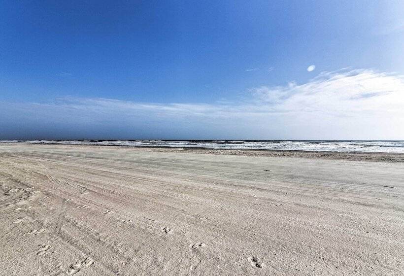 Beachfront Freeport Retreat: 16 Mi To Downtown!