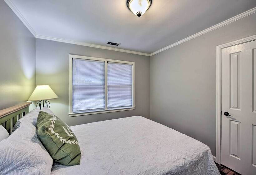 Beaufort Home W/porch, 4 Mi. From Downtown!