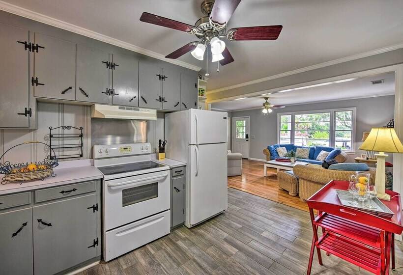 Beaufort Home W/porch, 4 Mi. From Downtown!