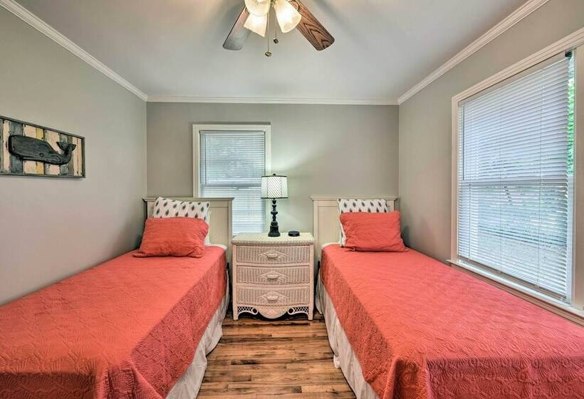 Beaufort Home W/porch, 4 Mi. From Downtown!