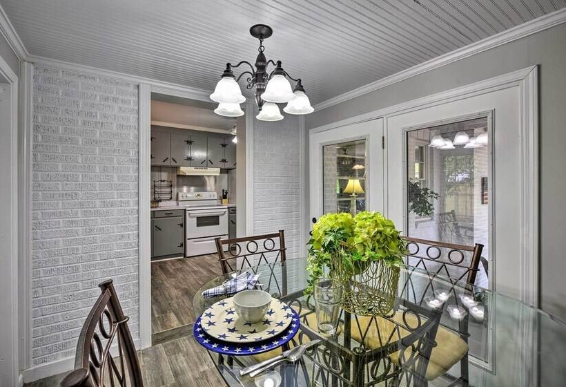 Beaufort Home W/porch, 4 Mi. From Downtown!