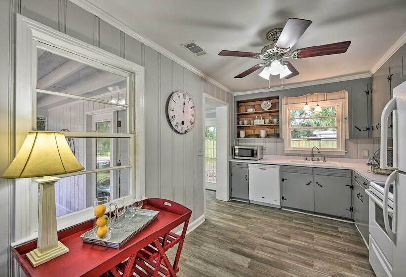 Beaufort Home W/porch, 4 Mi. From Downtown!