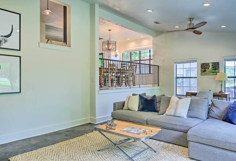 Beautiful Hill Country Cottage   Walk To Downtown!