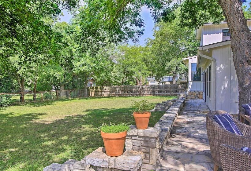 Beautiful Hill Country Cottage   Walk To Downtown!