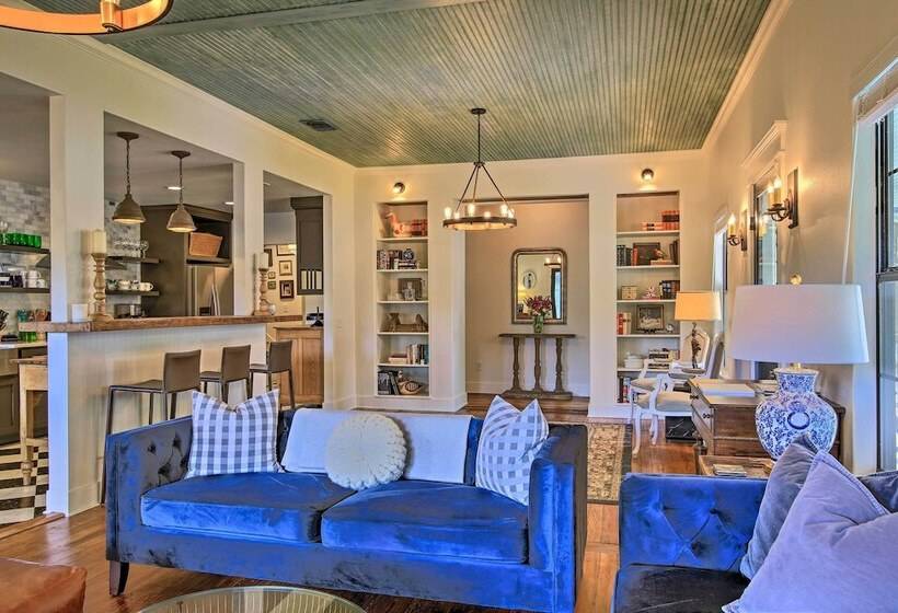 Beautiful Hill Country Cottage   Walk To Downtown!