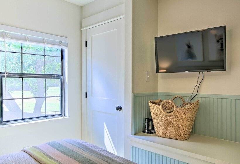 Beautiful Hill Country Cottage   Walk To Downtown!