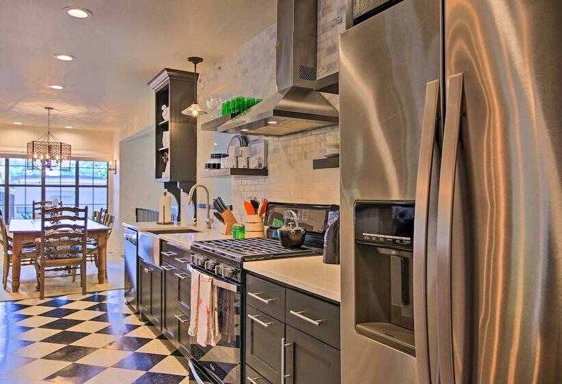 Beautiful Hill Country Cottage   Walk To Downtown!