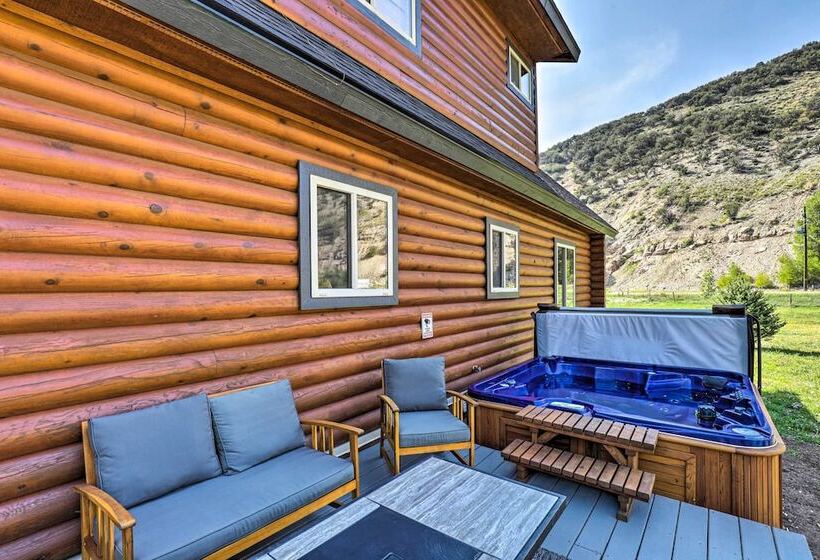 Beautiful Oakley Cabin W/ Private Hot Tub & Views!