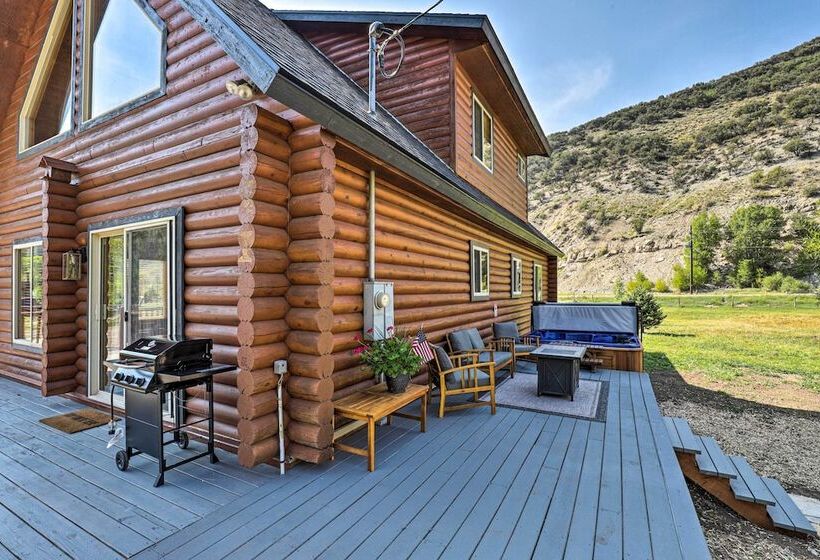 Beautiful Oakley Cabin W/ Private Hot Tub & Views!