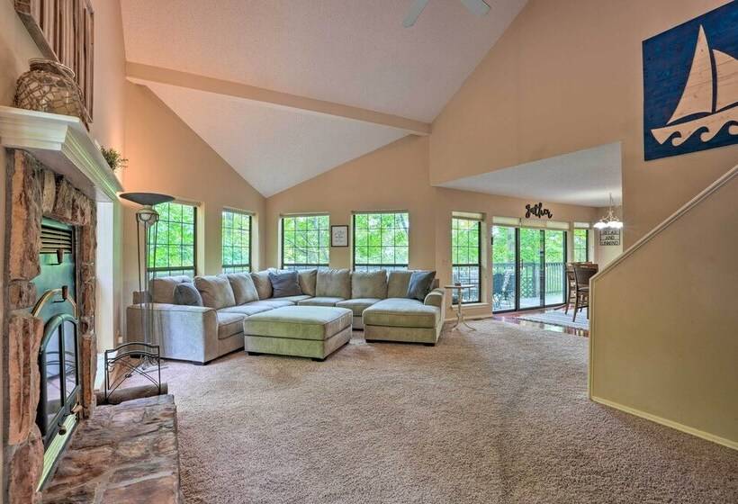 Beaver Lake Retreat W/ Deck & Private Hot Tub