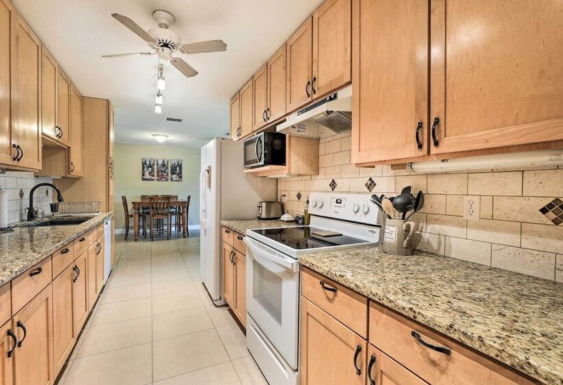 Bradenton Home W/ Beautiful Yard: 4 Mi To Downtown