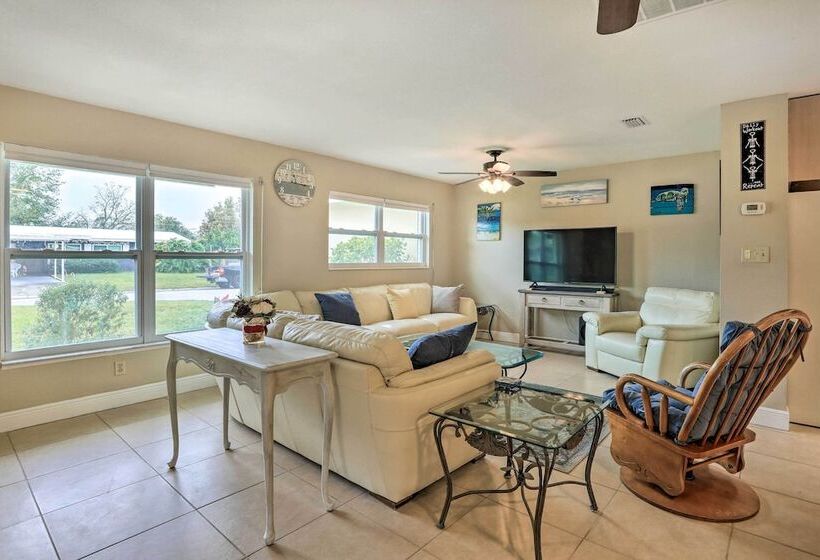 Bradenton Home W/ Beautiful Yard: 4 Mi To Downtown