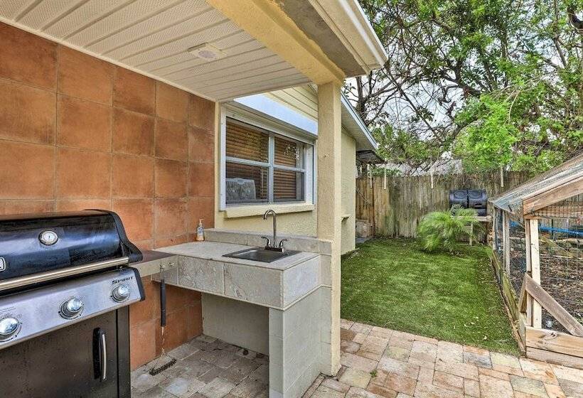 Bradenton Home W/ Beautiful Yard: 4 Mi To Downtown