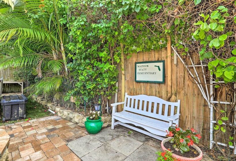 Bradenton Home W/ Beautiful Yard: 4 Mi To Downtown