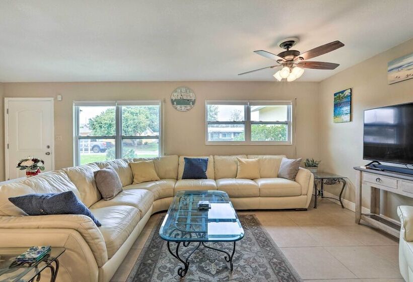 Bradenton Home W/ Beautiful Yard: 4 Mi To Downtown