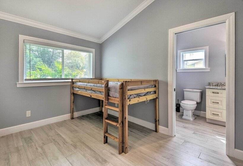 Bradenton Retreat W/ Yard: 3 Mi To Downtown!