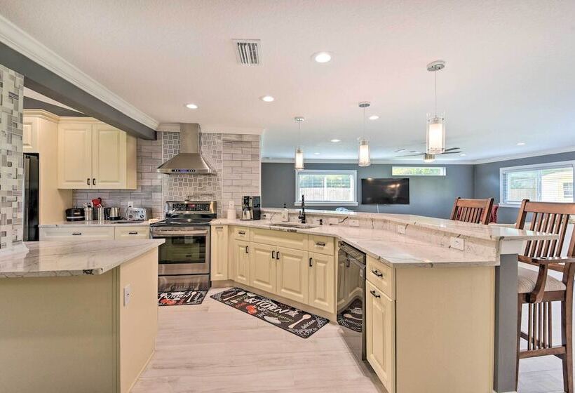 Bradenton Retreat W/ Yard: 3 Mi To Downtown!
