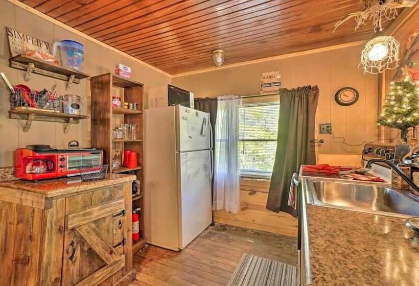 Branson Area Couple S Cabin W/ Spacious Deck!