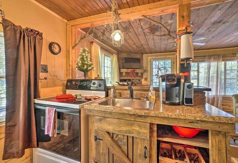 Branson Area Couple S Cabin W/ Spacious Deck!