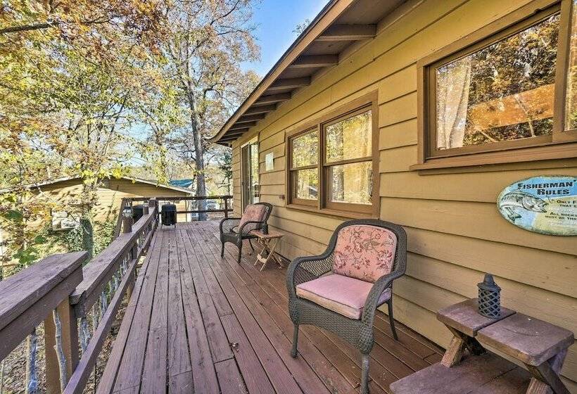 Branson Area Couple S Cabin W/ Spacious Deck!