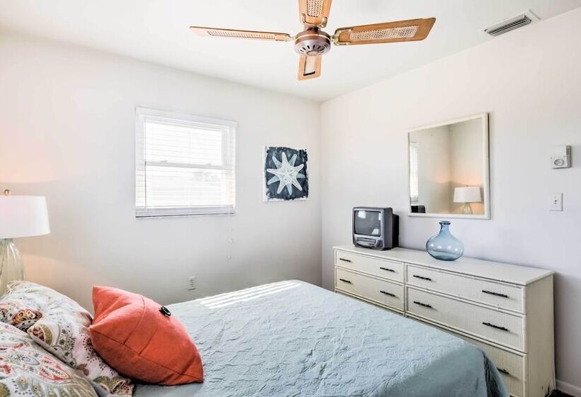 Breezy Marco Island Home W/ Pool   Walk To Beach!