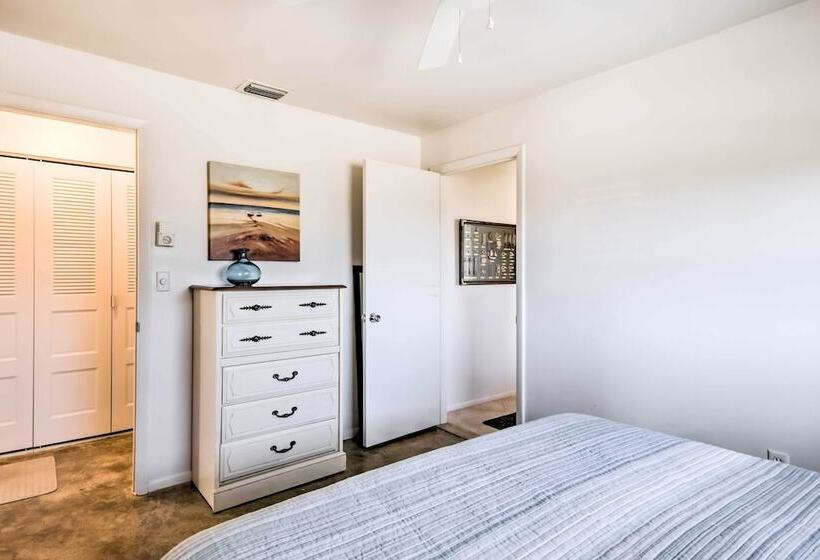 Breezy Marco Island Home W/ Pool   Walk To Beach!