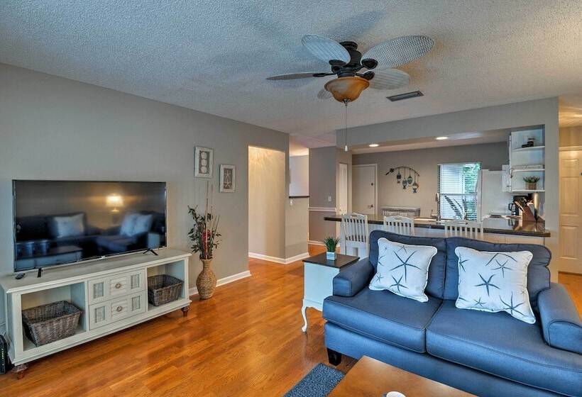 Breezy Sarasota Home W/ Private Pool Near Beach!