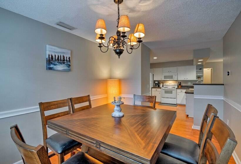 Breezy Sarasota Home W/ Private Pool Near Beach!