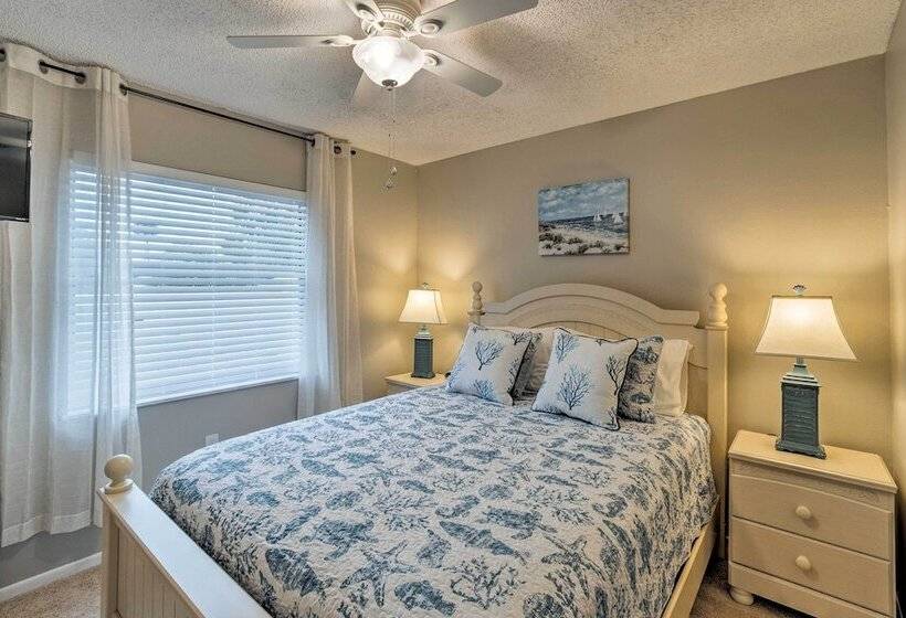 Breezy Sarasota Home W/ Private Pool Near Beach!