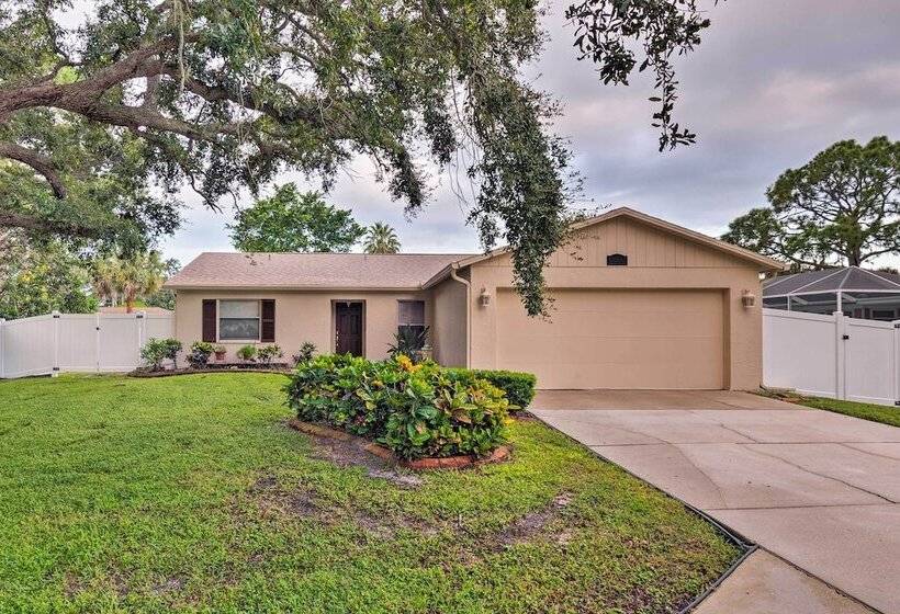 Breezy Sarasota Home W/ Private Pool Near Beach!