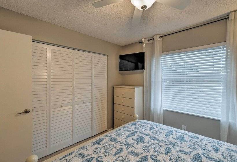 Breezy Sarasota Home W/ Private Pool Near Beach!