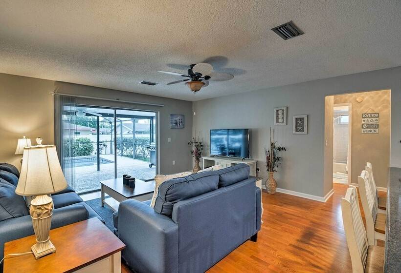 Breezy Sarasota Home W/ Private Pool Near Beach!