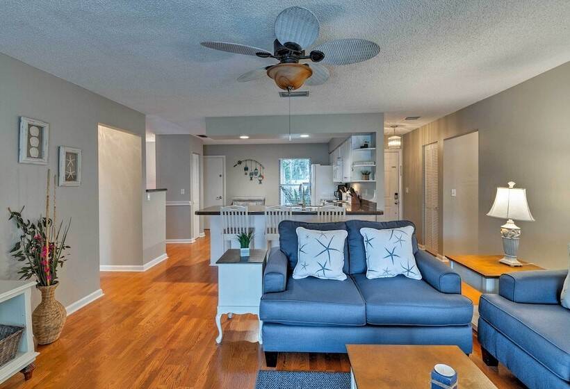 Breezy Sarasota Home W/ Private Pool Near Beach!