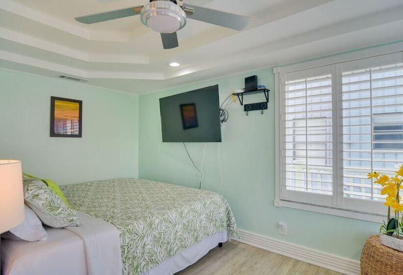 Breezy White Sands House Steps To Gulf Shore!