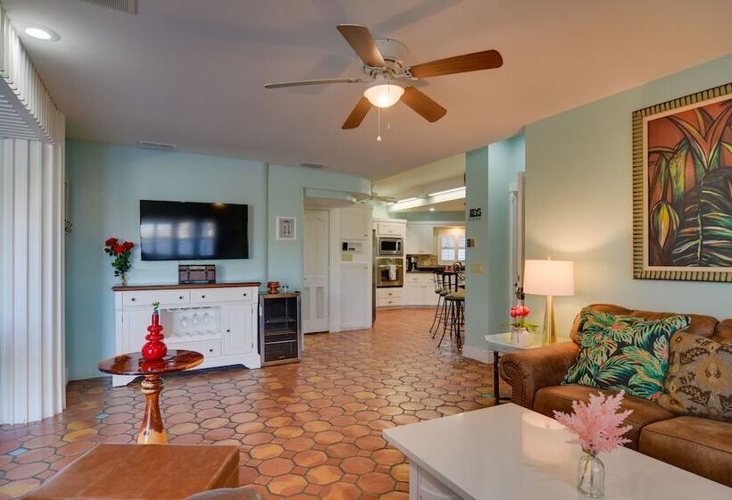 Breezy White Sands House Steps To Gulf Shore!