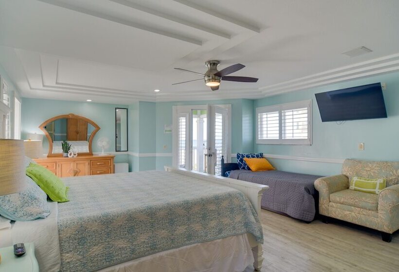 Breezy White Sands House Steps To Gulf Shore!