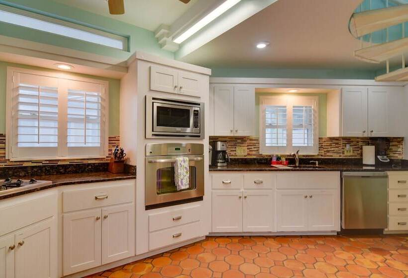 Breezy White Sands House Steps To Gulf Shore!