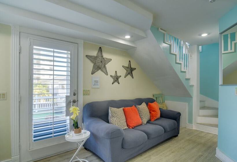 Breezy White Sands House Steps To Gulf Shore!