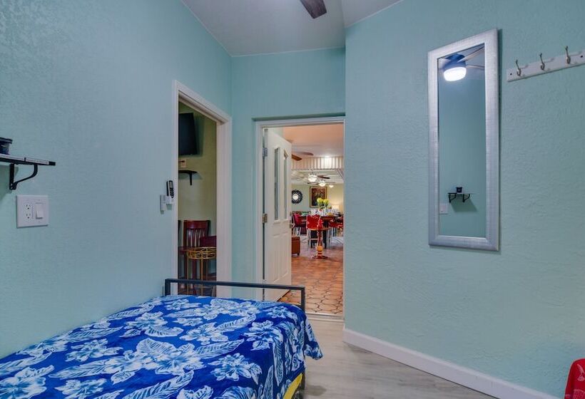 Breezy White Sands House Steps To Gulf Shore!