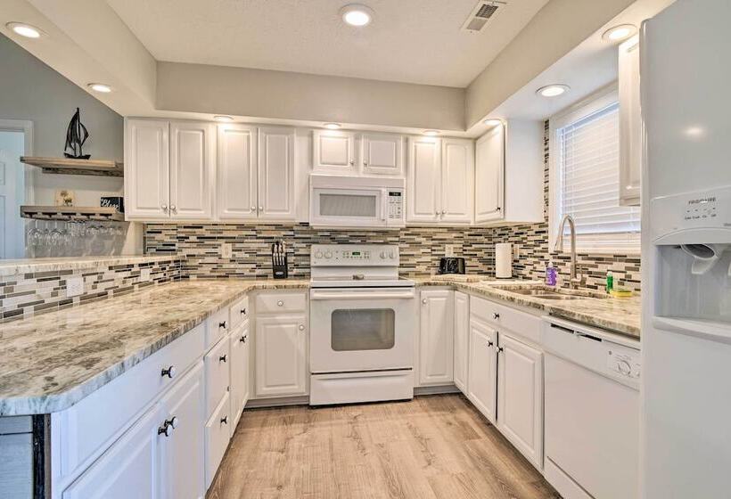 Pet Friendly Home W/ Fire Pit In Myrtle Beach