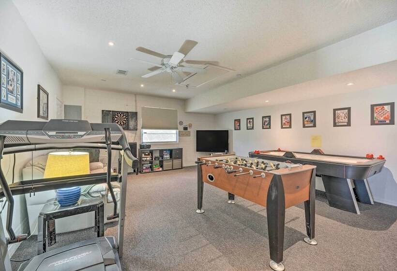 Pool + Game Room, 5 Mi To Disney: Kissimmee Home!