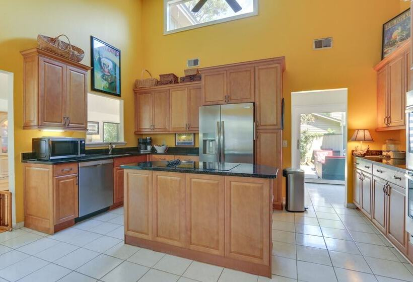 2 Mi To Beach: Hilton Head Home W/ Furnished Deck