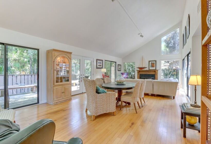 2 Mi To Beach: Hilton Head Home W/ Furnished Deck