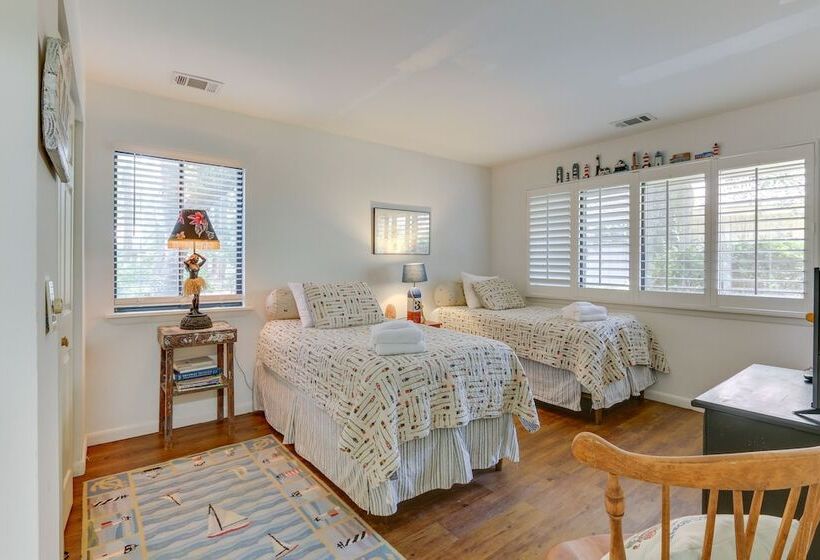 2 Mi To Beach: Hilton Head Home W/ Furnished Deck