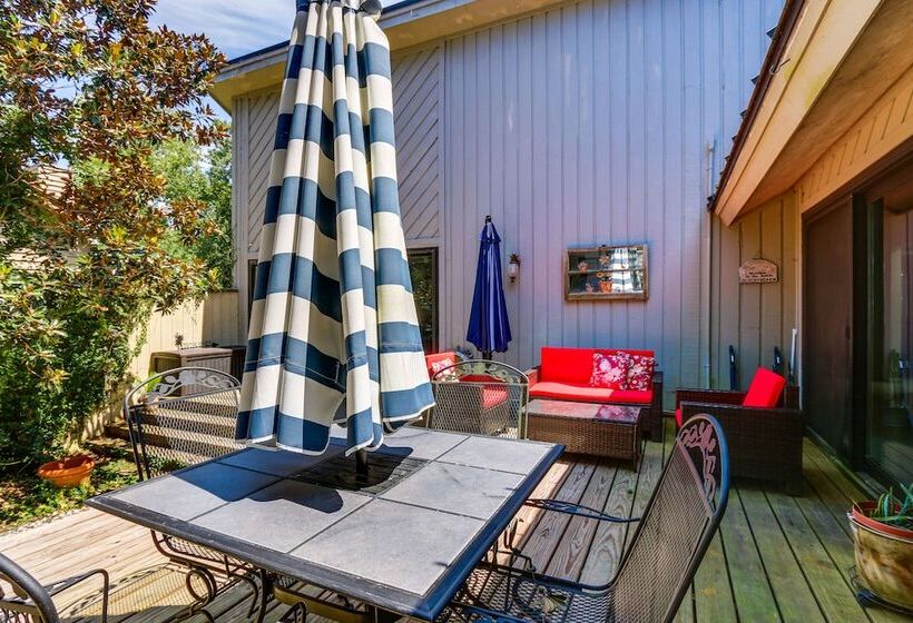 2 Mi To Beach: Hilton Head Home W/ Furnished Deck