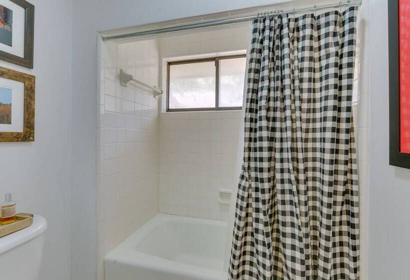 2 Mi To Beach: Hilton Head Home W/ Furnished Deck